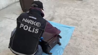 Eskişehir’de polis ekipleri tarafından düzenlenen operasyonlarda 3 şüpheli gözaltına alındı