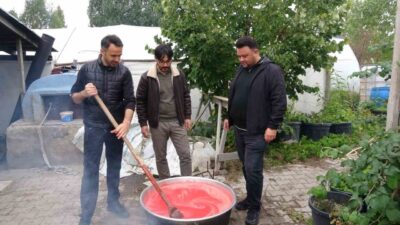 Yozgat’ın Sorgun ilçesinde yaşayan üç arkadaş, doğal, hijyenik ve ekonomik