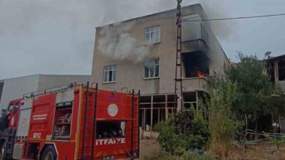 Mersin’in Mut ilçesinde bir evde çıkan yangın esnasında mahsur kalan