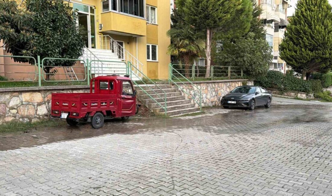 Sakarya’nın Adapazarı ilçesindeki bir olayda, 35 yaşındaki bir adam, taşındığı