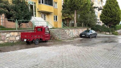 Sakarya’nın Adapazarı ilçesindeki bir olayda, 35 yaşındaki bir adam, taşındığı