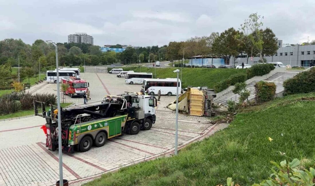 Eyüpsultan, İstanbul’da meydana gelen trafik kazasında bir hafriyat kamyonu kontrolden