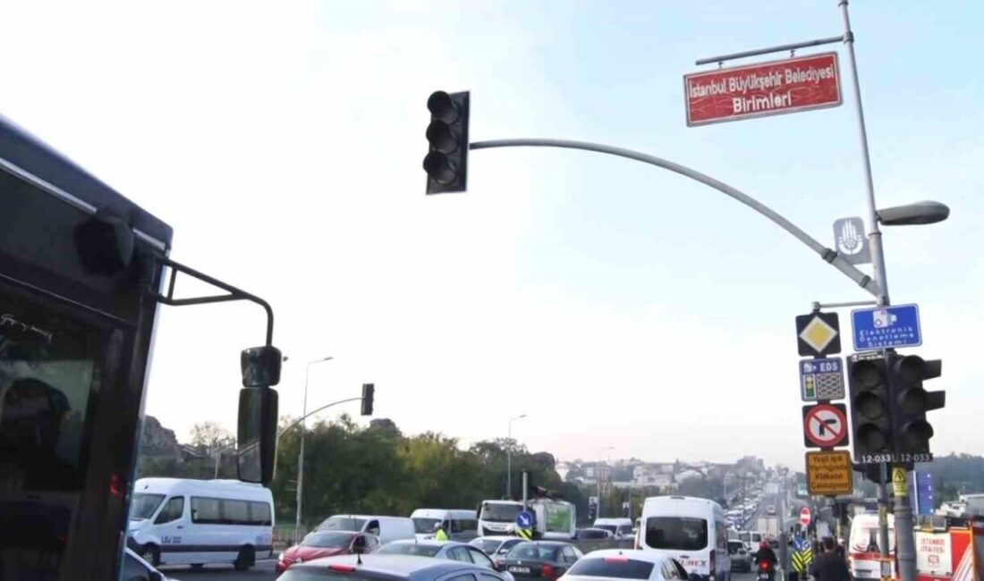 Eyüpsultan ilçesinde meydana gelen trafik kazasında, trafik ışıklarının çalışmadığı iddia