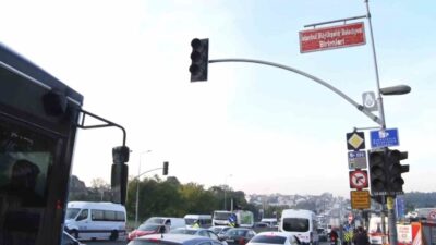 Eyüpsultan ilçesinde meydana gelen trafik kazasında, trafik ışıklarının çalışmadığı iddia