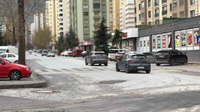 Kayseri’deki bir mobilya fabrikasının müdürü olan Mustafa D., evinin önünde