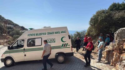 Fethiye’nin ünlü yamaç paraşütü merkezi Babadağ’da, eğitim uçuşu için gelen