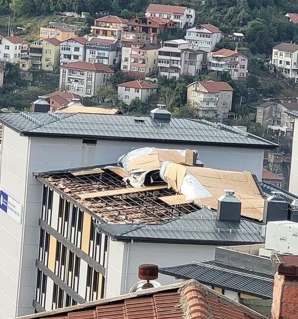 Karadeniz Ereğli ilçesinde meydana gelen şiddetli fırtına ve rüzgar, Çavdarlı