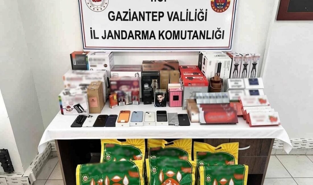 Gaziantep’te jandarma tarafından gerçekleştirilen operasyonda bir araca yönelik yapılan müdahale