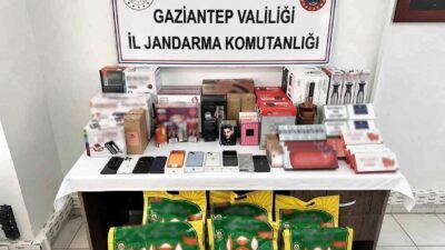 Gaziantep’te jandarma tarafından gerçekleştirilen operasyonda bir araca yönelik yapılan müdahale