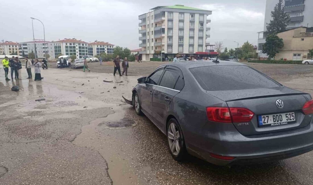 Gaziantep’in İslahiye ilçesinde, iki aracın kesiştiği bir noktada maddi hasara