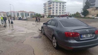 Gaziantep’in İslahiye ilçesinde, iki aracın kesiştiği bir noktada maddi hasara
