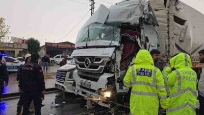 Gaziantep’in Nizip ilçesinde meydana gelen zincirleme trafik kazasında 2 tır