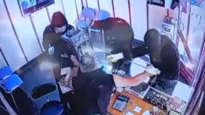 Gaziantep’te 3 şüpheli, silah ve biber gazı kullanarak bir kuyumcuya