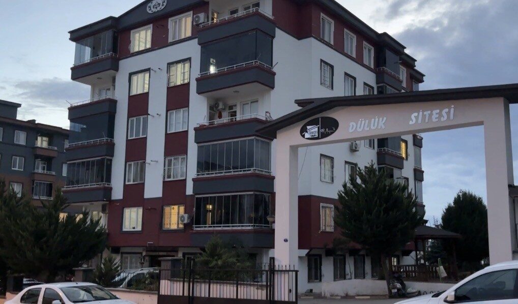 Gaziantep’te, psikolojik sorunları olduğu iddia edilen bir kadın, 2. kattaki