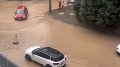 Gaziantep’te etkili olan sağanak yağış hayatı olumsuz etkiledi. Kentin farklı
