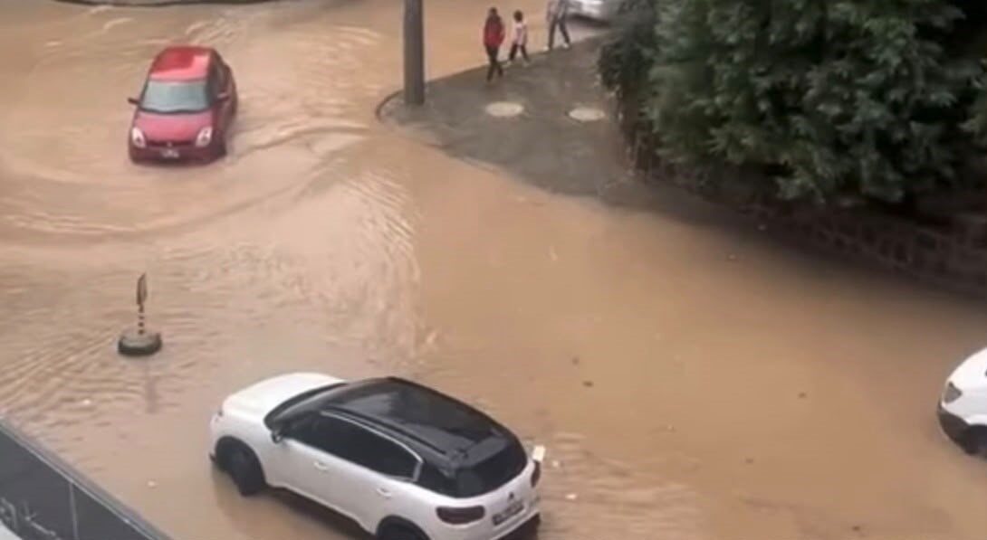 Gaziantep’te etkili olan sağanak yağış hayatı olumsuz etkiledi. Kentin farklı
