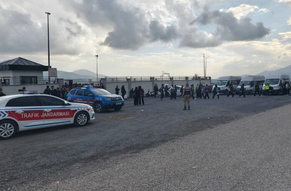 Gaziantep’te jandarma ekipleri tarafından gerçekleştirilen huzur, güvenlik ve asayiş uygulaması