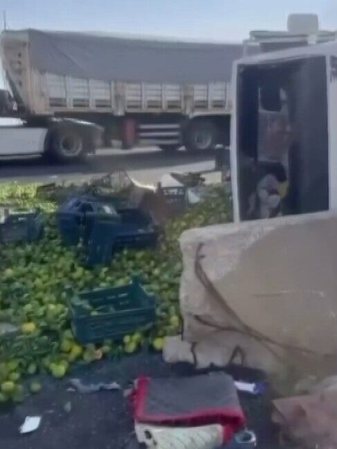Gaziantep’in Nurdağı ilçesinde mandalina yüklü kamyonun devrilmesi sonucu yaralanan olmazken
