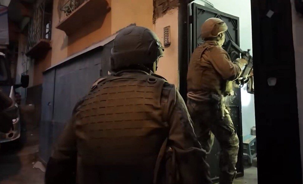 Gaziantep’te nitelikli yağma suçuna yönelik düzenlenen şafak operasyonunda 8 şüpheli