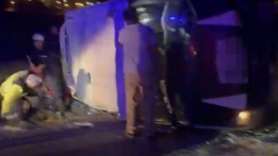 Nurdağı ilçesinde meydana gelen trafik kazasında, otomobil ile tarım işçilerini