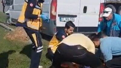 Gaziantep’te, bir otomobil ile kamyonetin bir kavşakta çarpışması sonucunda 2