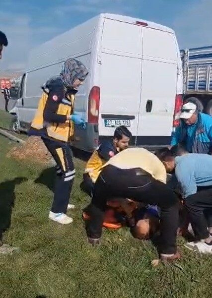 Gaziantep’te, bir otomobil ile kamyonetin bir kavşakta çarpışması sonucunda 2