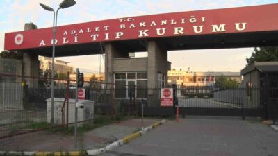 Kocaeli’nin Gebze ilçesinde bir araç içinde sel sularına kapılarak sürüklenen