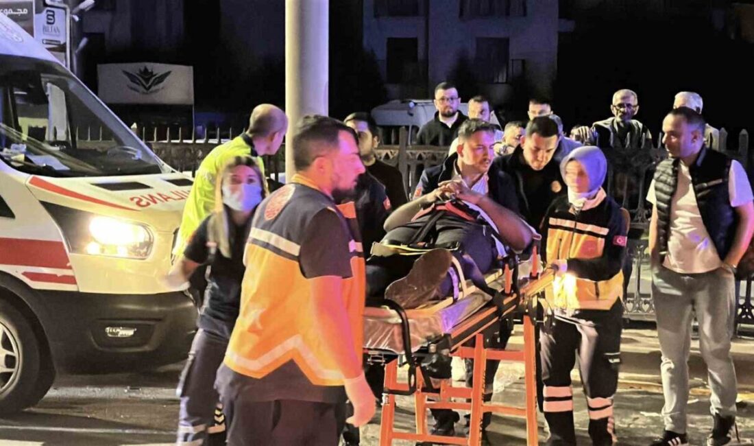 Sakarya’nın Adapazarı ilçesinde gece geç saatlerde meydana gelen trafik kazasında