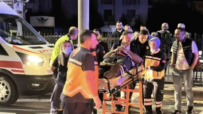 Sakarya’nın Adapazarı ilçesinde gece geç saatlerde meydana gelen trafik kazasında