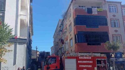 Çanakkale’nin Gelibolu ilçesinde bulunan bir apartmanın 4. katında çıkan yangın,