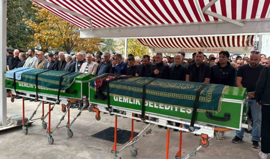 Gemlik ilçesinde yaşanan olayda evlerinde öldürülen Kara çifti, son yolculuklarına