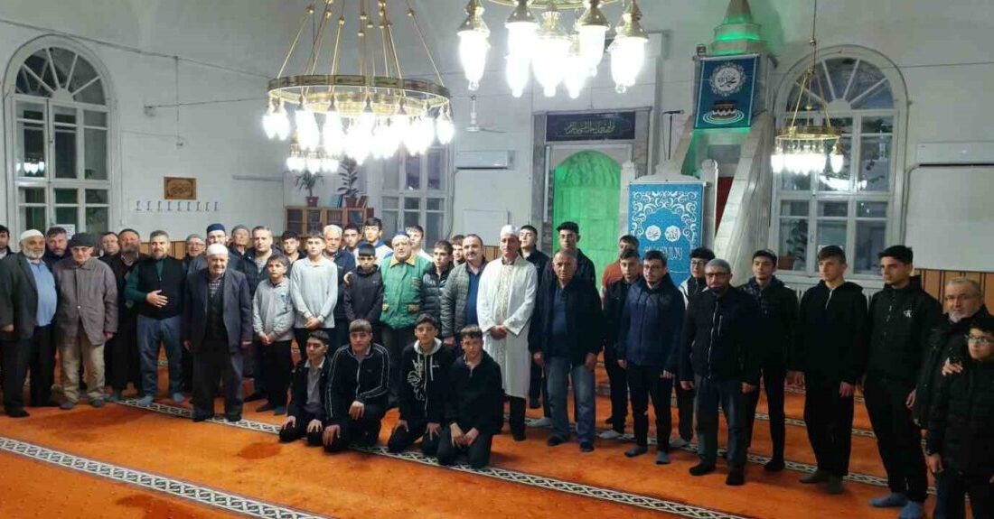 Afyonkarahisar’ın Şuhut ilçesinde her hafta gerçekleştirilen ‘Sabah Namazı Gençlik Buluşması’