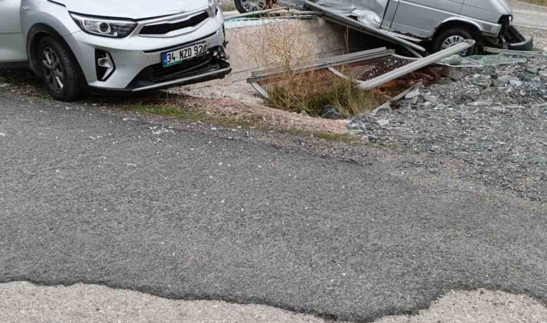 Gümüşhane’de gerçekleşen trafik kazasında, bir minibüs ile bir otomobil çarpıştı