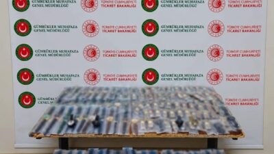Hakkari’nin Çukurca ilçesindeki Üzümlü Gümrük Sahası’nda gerçekleştirilen üç ayrı aramada
