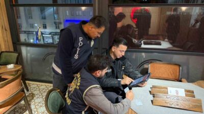 Hakkari’de polis ekipleri, kent merkezi ve ilçelerde eş zamanlı olarak