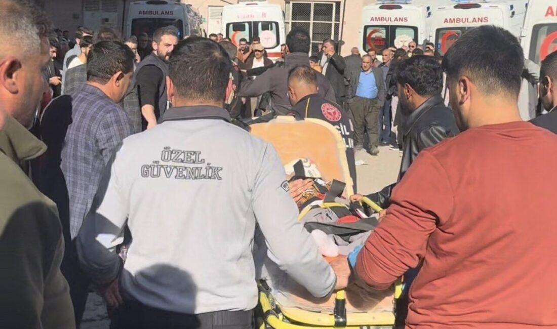 Hakkari’de meydana gelen trafik kazasında, iki aracın kafa kafaya çarpışması