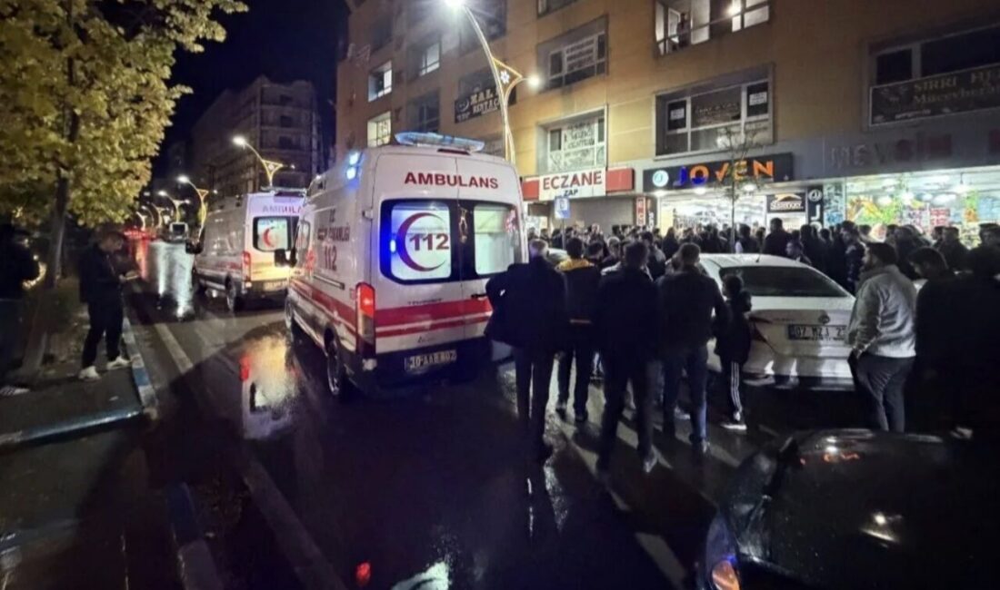 Hakkari’nın Yüksekova ilçesinde yaşanan bir silahlı çatışmada 3 kişi yaralandı.