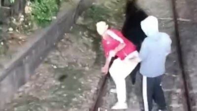 Alsancak Tren İstasyonu’nda yaşanan olayda, demiryolu hattına giren ve seyir