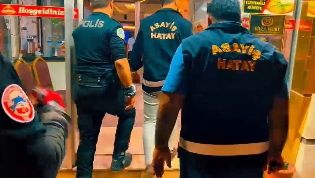 Hatay genelinde polis ekipleri tarafından yapılan asayiş denetimlerinde 54 umuma