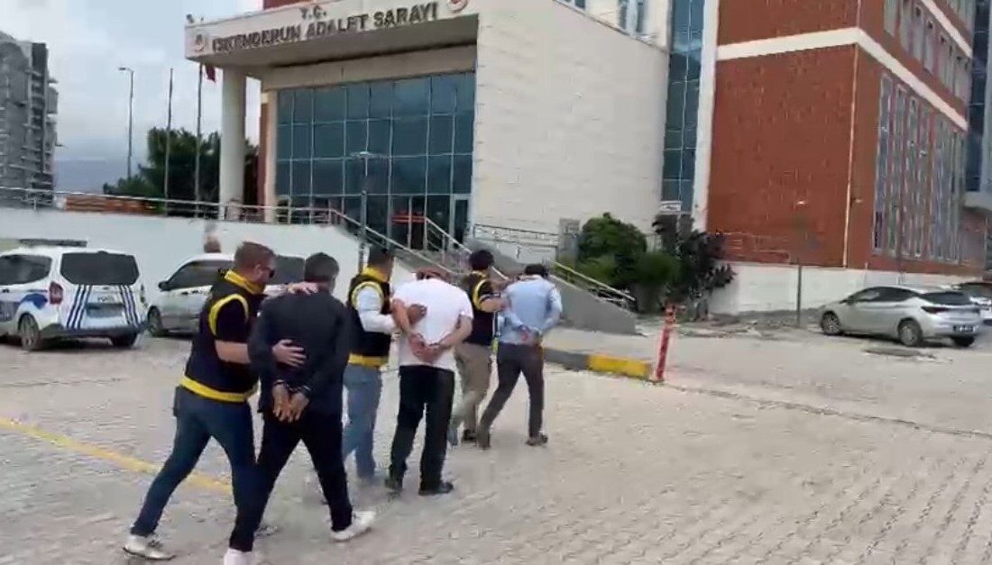 Hatay’ın İskenderun ilçesinde, çeşitli suçlardan dolayı hapis cezası almış ve