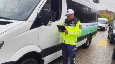 Hayrabolu ilçesindeki Jandarma trafik ekipleri, taşımalı eğitim kapsamında hizmet veren