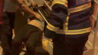 Iğdır’da bir vatandaş, merdiven korkulukları arasında sıkıştıktan sonra itfaiye ekipleri