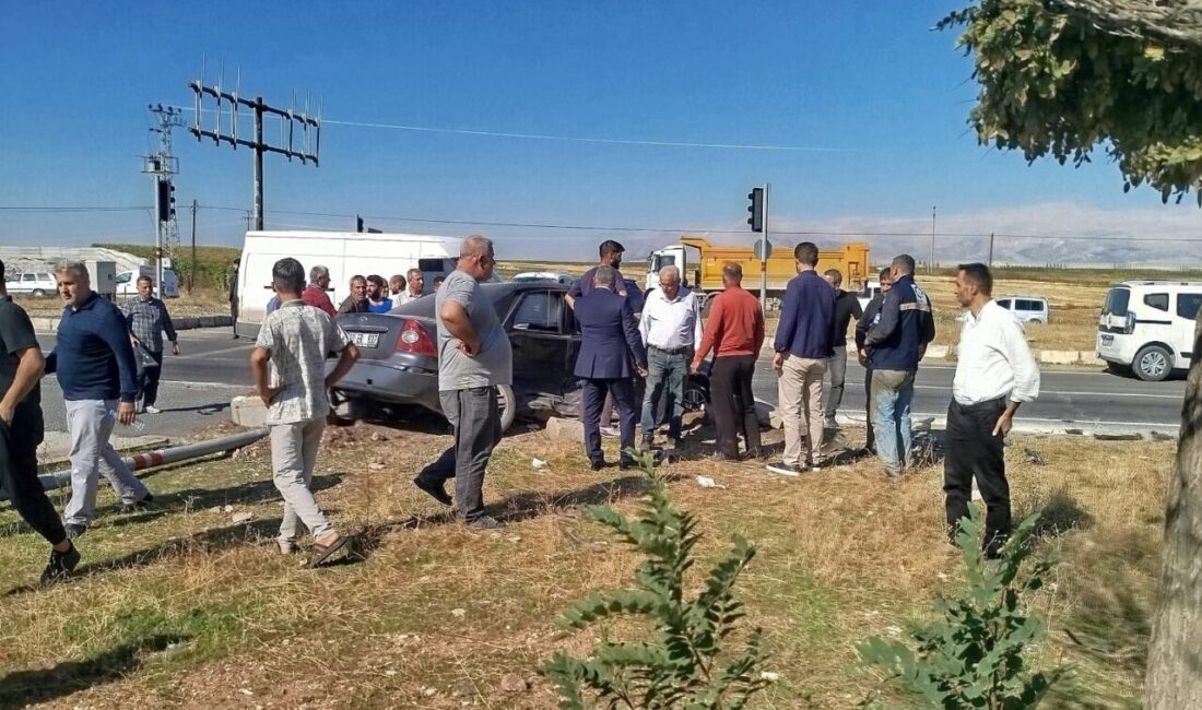 Adıyaman’da meydana gelen trafik kazasında, iki aracın çarpışması sonucu 3