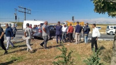 Adıyaman’da meydana gelen trafik kazasında, iki aracın çarpışması sonucu 3