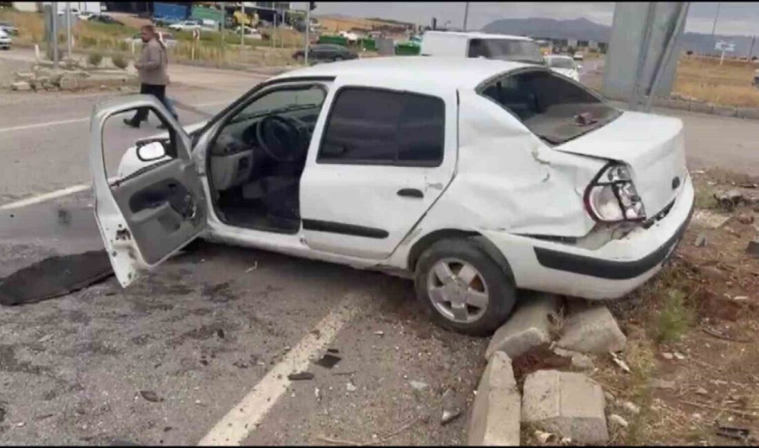 Adıyaman’ın Kahta ilçesinde meydana gelen trafik kazasında iki otomobilin çarpışması
