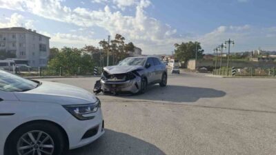 Eskişehir’de gerçekleşen trafik kazasında araçlarda ağır maddi hasar oluştu. Gündoğdu