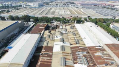 Manisa Organize Sanayi Bölgesi’ndeki İnci Akü fabrikasında akşam çıkan yangın,