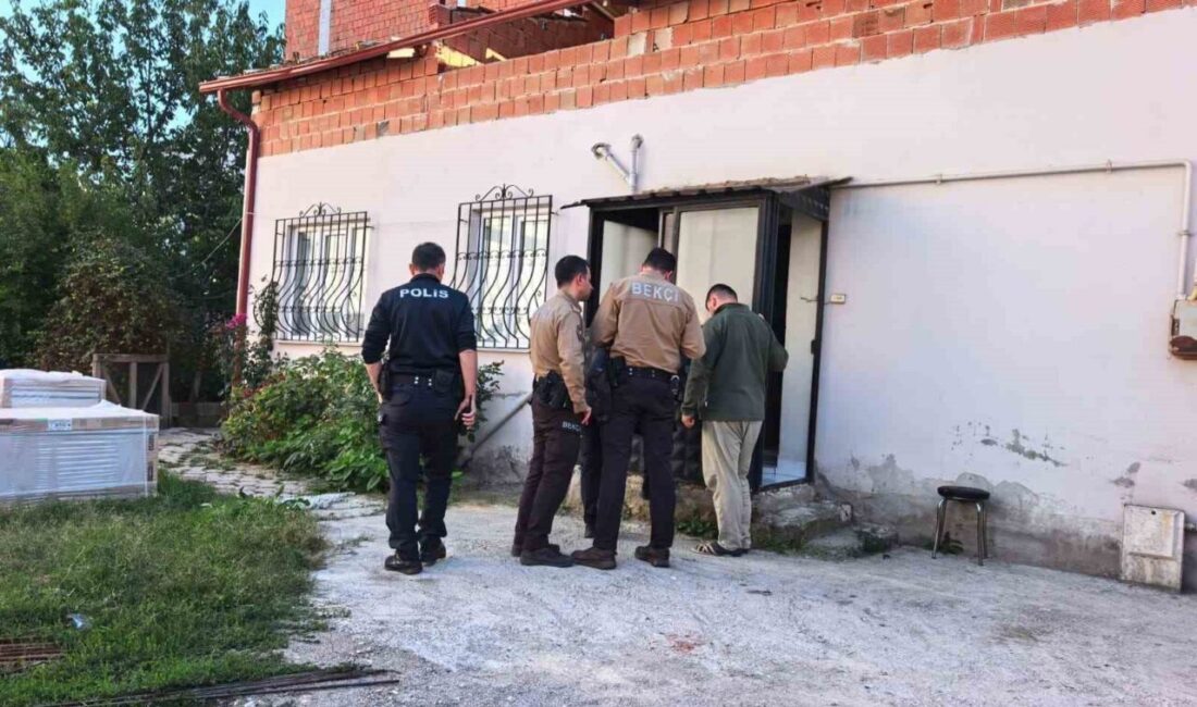 Bir adam, Bursa’nın İnegöl ilçesinde ailesi tarafından evinde hareketsiz halde