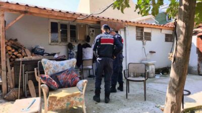 Bir yaşlı adam, Bursa’nın İnegöl ilçesinde komşuları tarafından evinde cansız