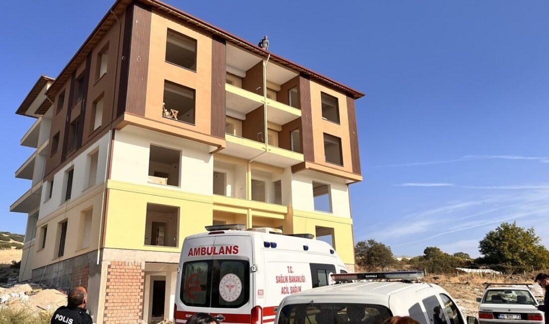 Manisa’nın Kula ilçesinde, 52 yaşındaki bir vatandaş, dört katlı bir